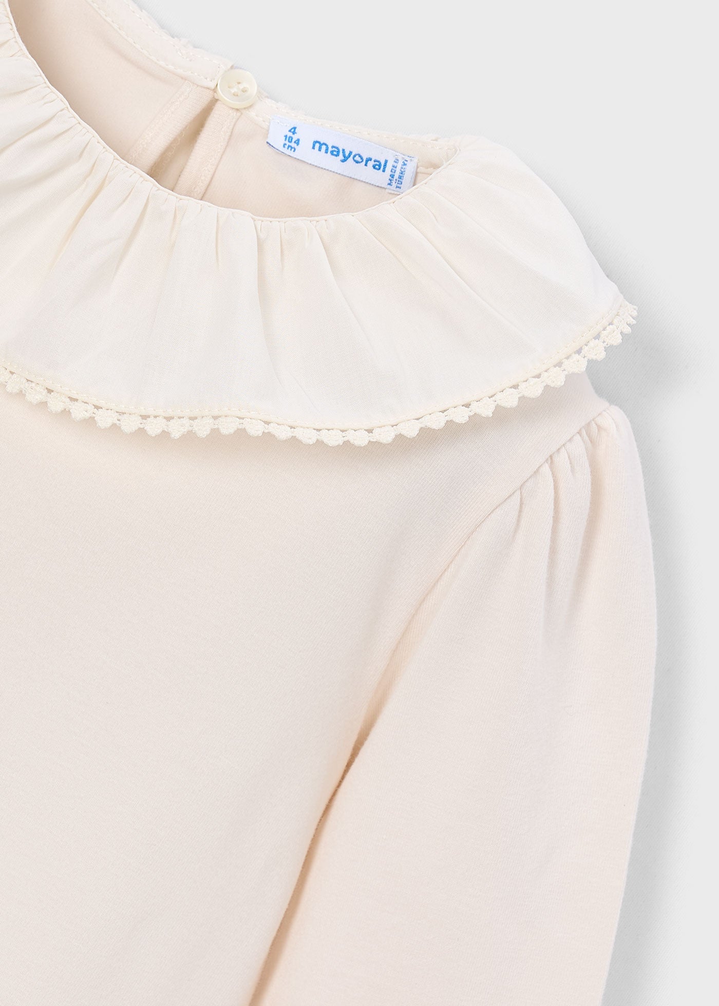 Blusa gola folhos para menina Mayoral em Soja - pormenor