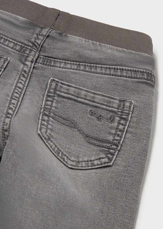 Calças jogger soft denim para bebé menino Mayoral em Cinzento Médio - detalhe