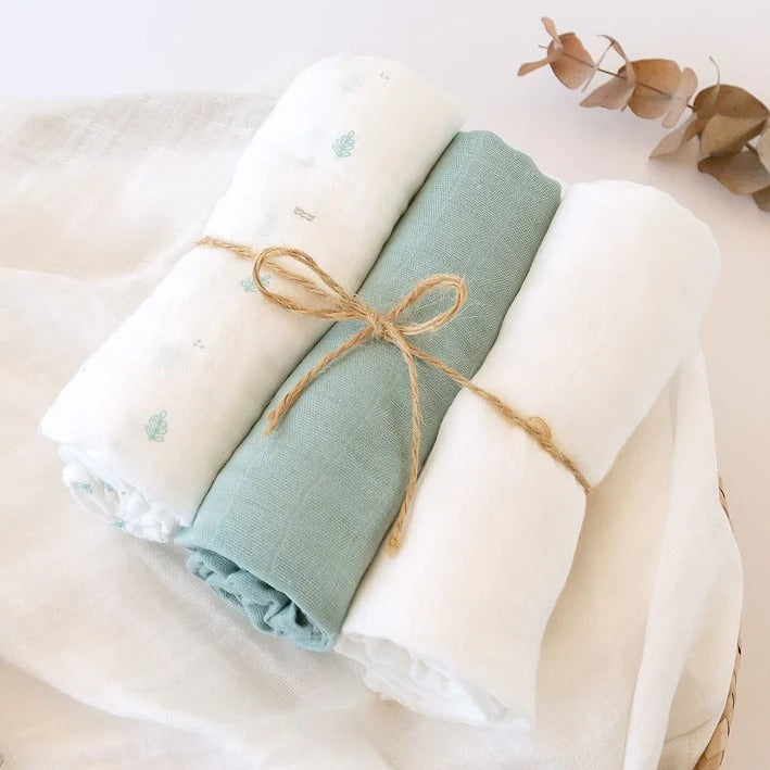 Conjunto 3 musselinas sálvia, branco e estampado 70x70cm - Kiokids