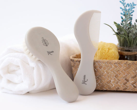 Conjunto de pente e escova de cerdas naturais cinza - Kiokids