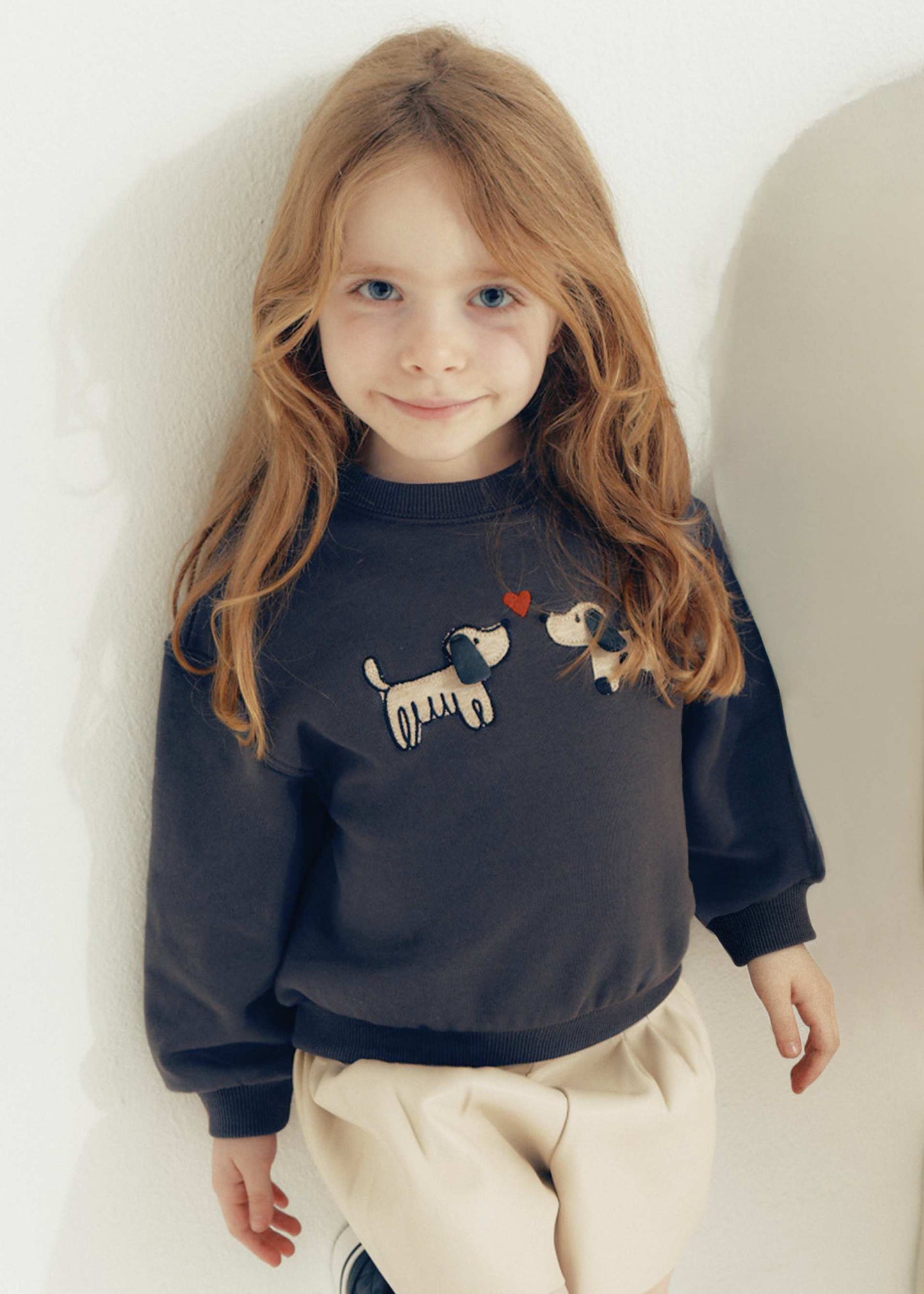 Sweatshirt com aplicação de cão para menina Mayoral em Carvão